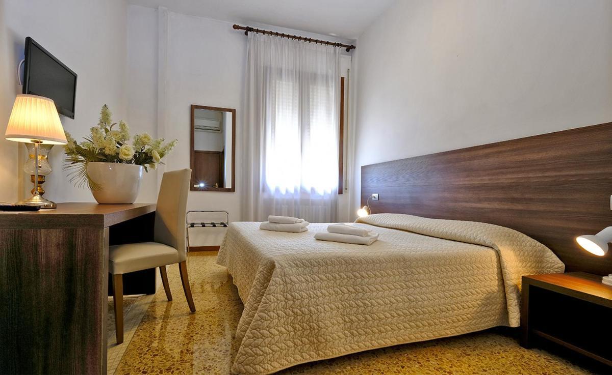 Locanda Al Santuario Peschiera del Garda Exterior foto