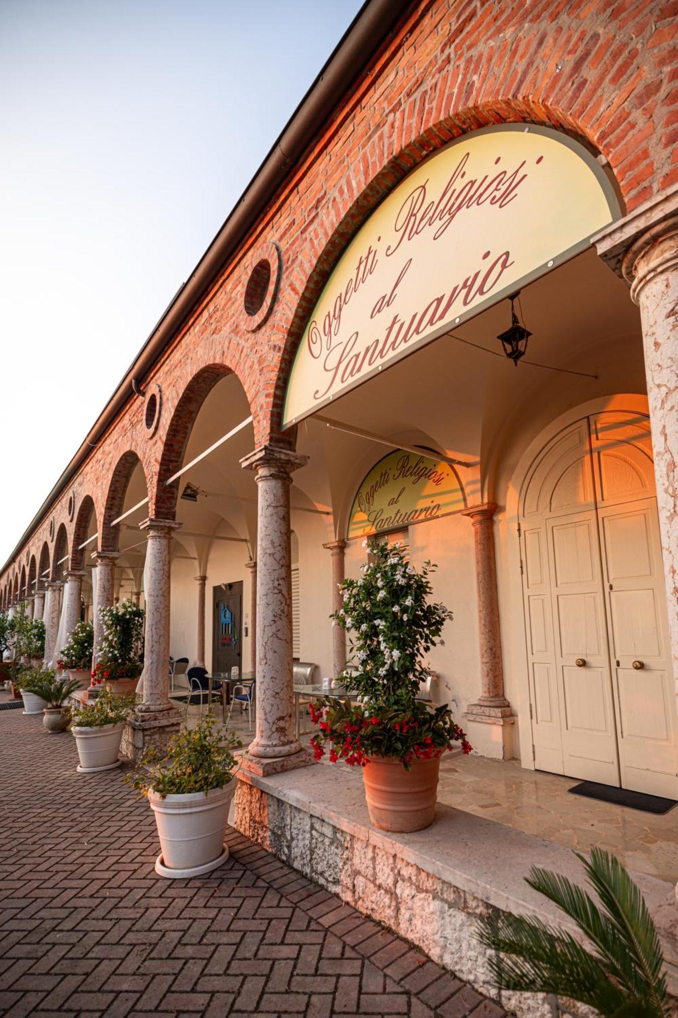 Locanda Al Santuario Peschiera del Garda Exterior foto